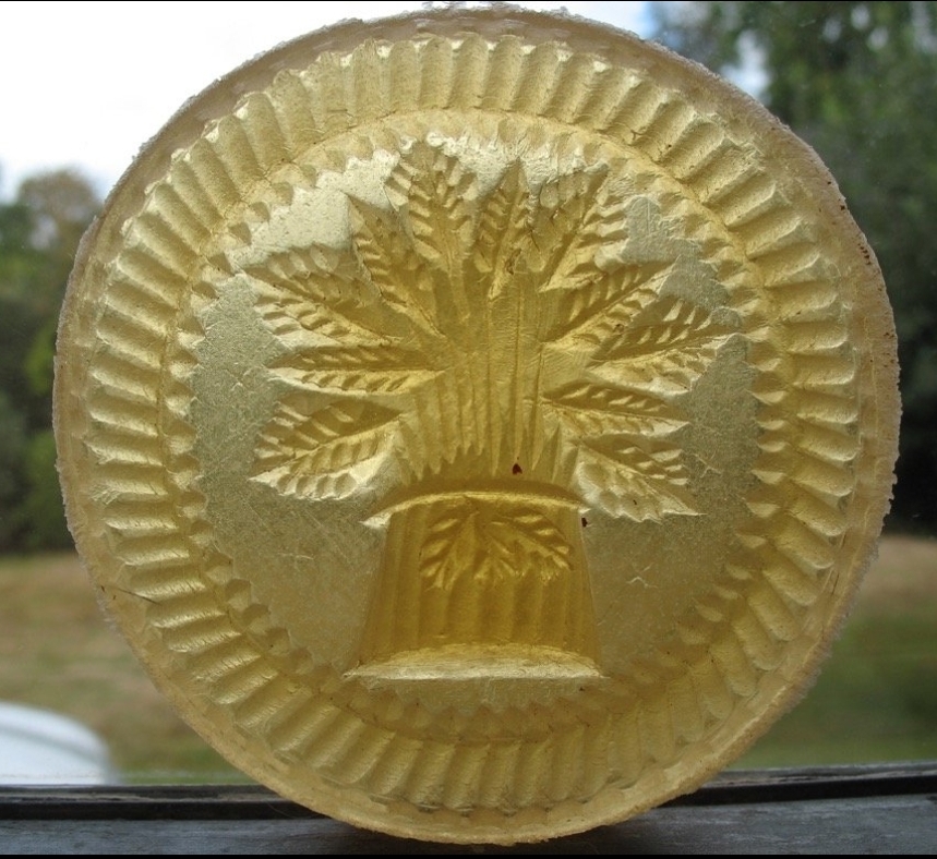 Butter mould of family crest